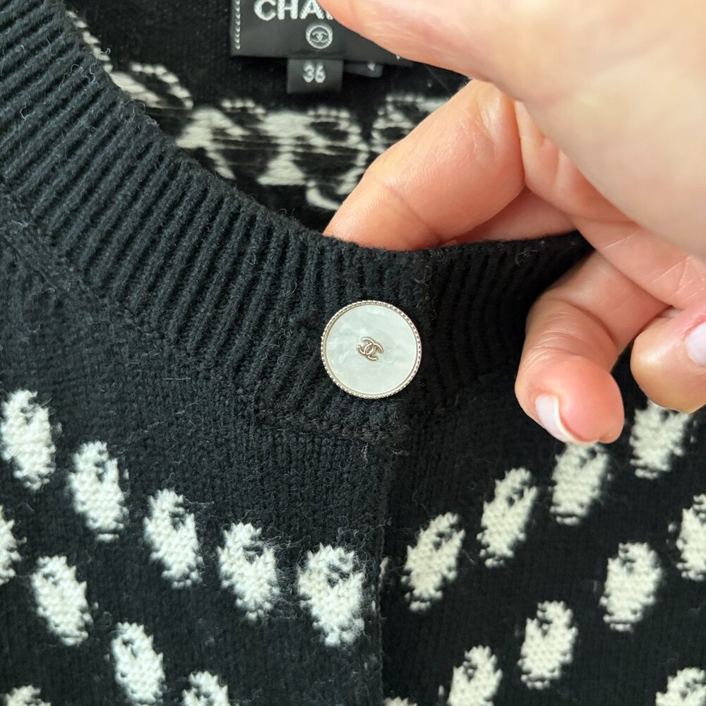 Chanel sweater - Picture 2 of 5